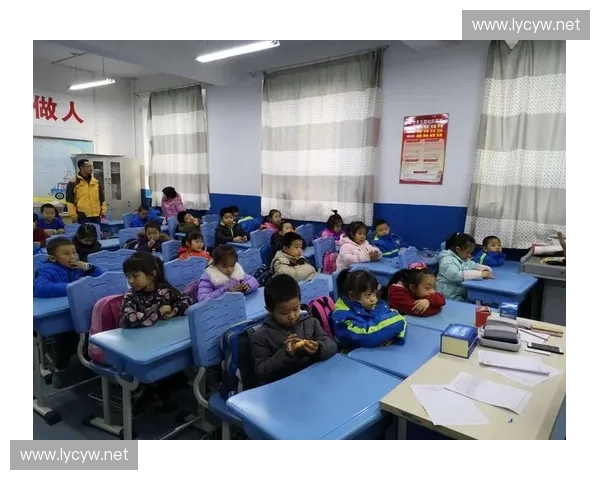 《CSGO中e键的多重作用与实战技巧解析》